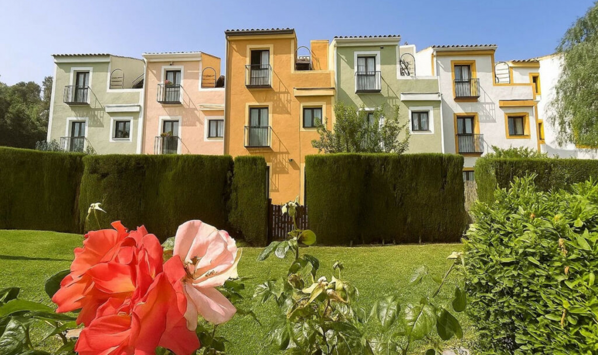 Resale - House -
Casares Playa