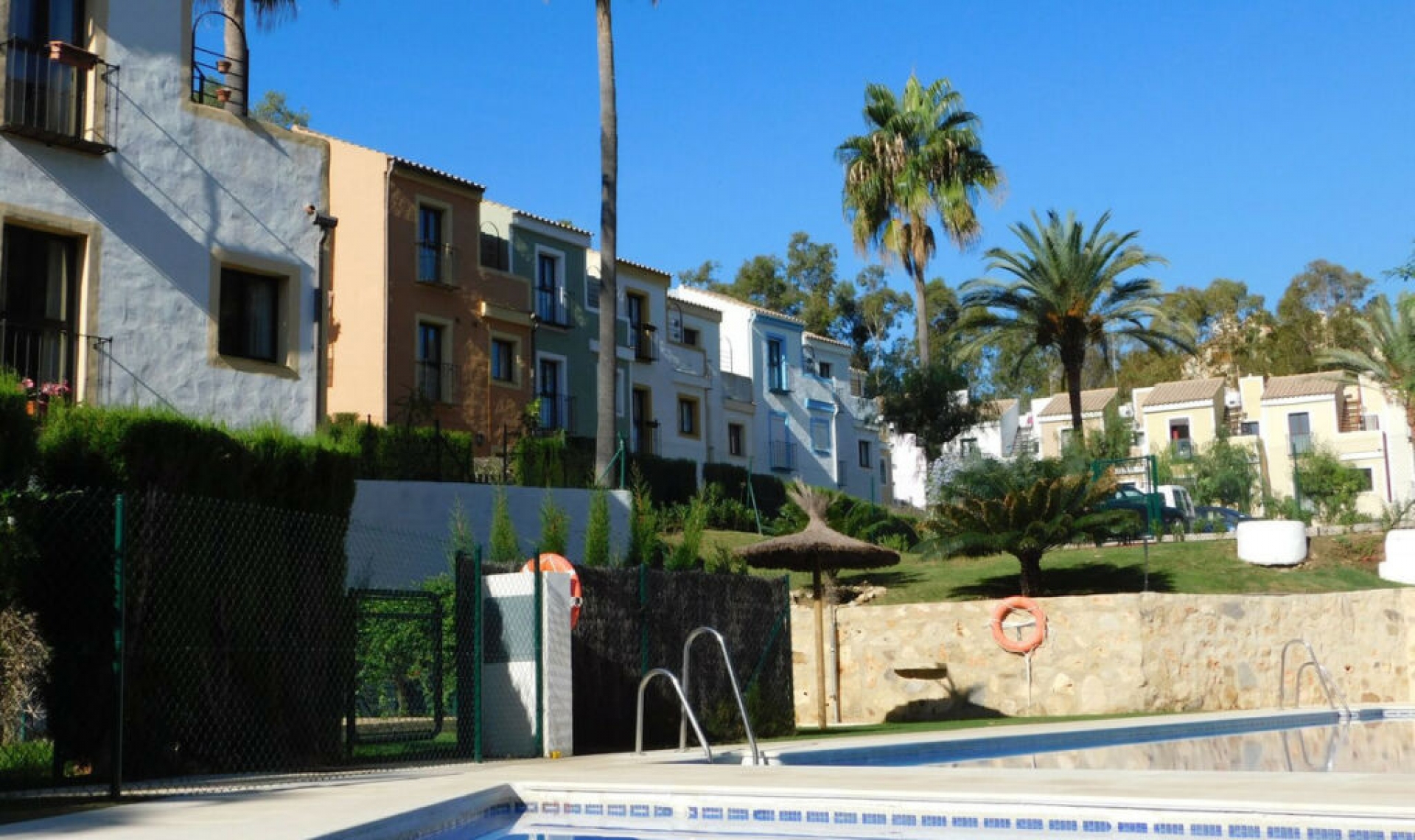 Resale - House -
Casares Playa