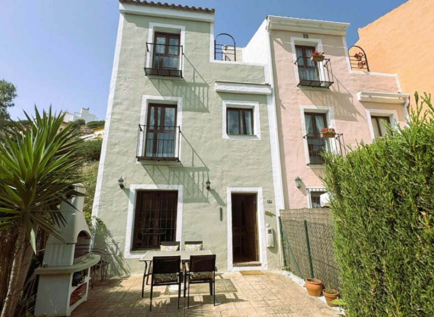 Resale - House -
Casares Playa
