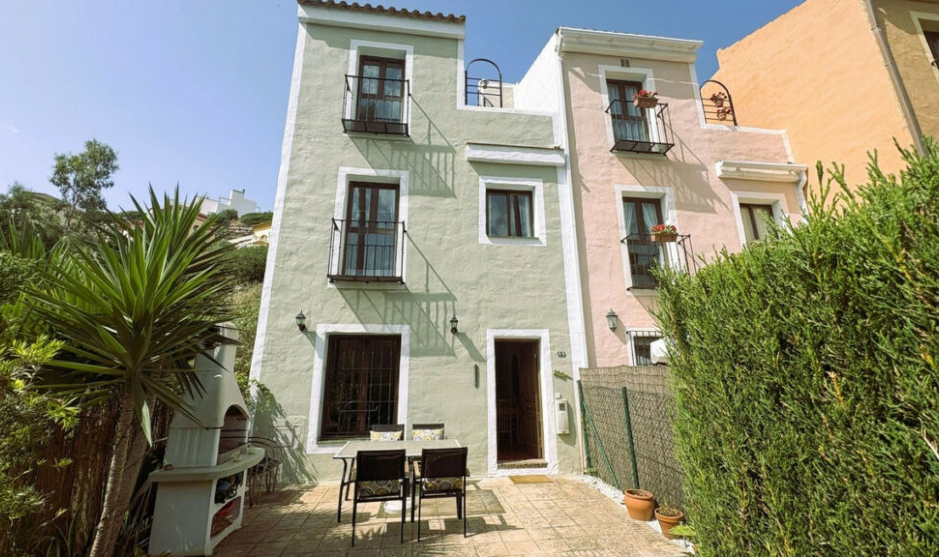 Resale - House -
Casares Playa