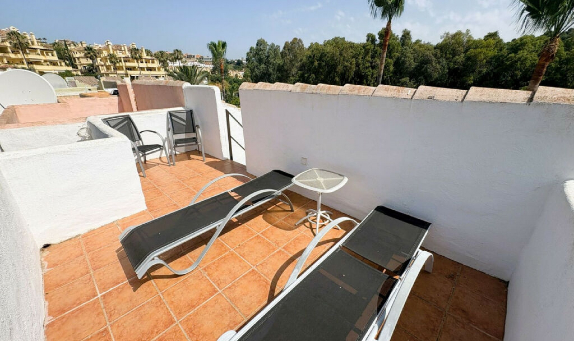 Resale - House -
Casares Playa