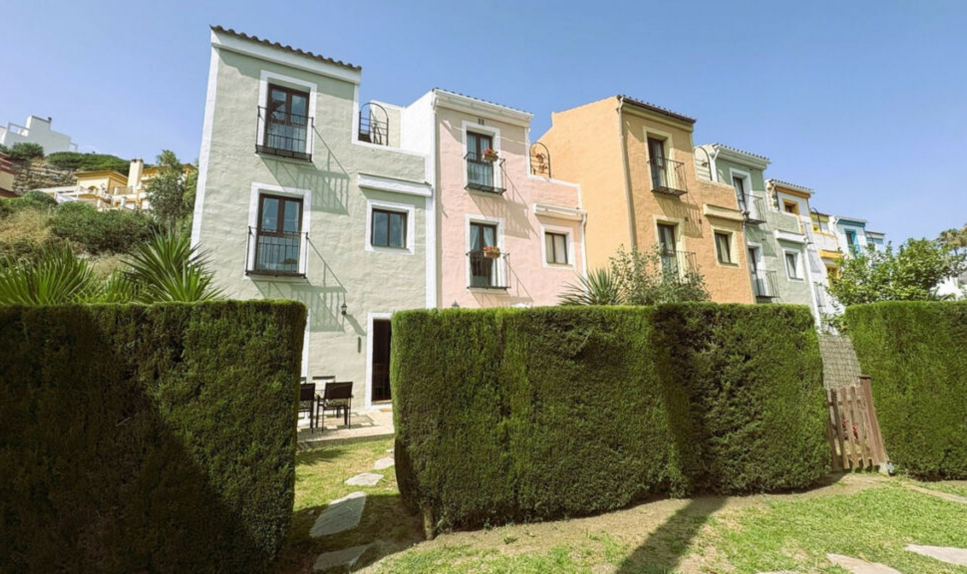 Resale - House -
Casares Playa