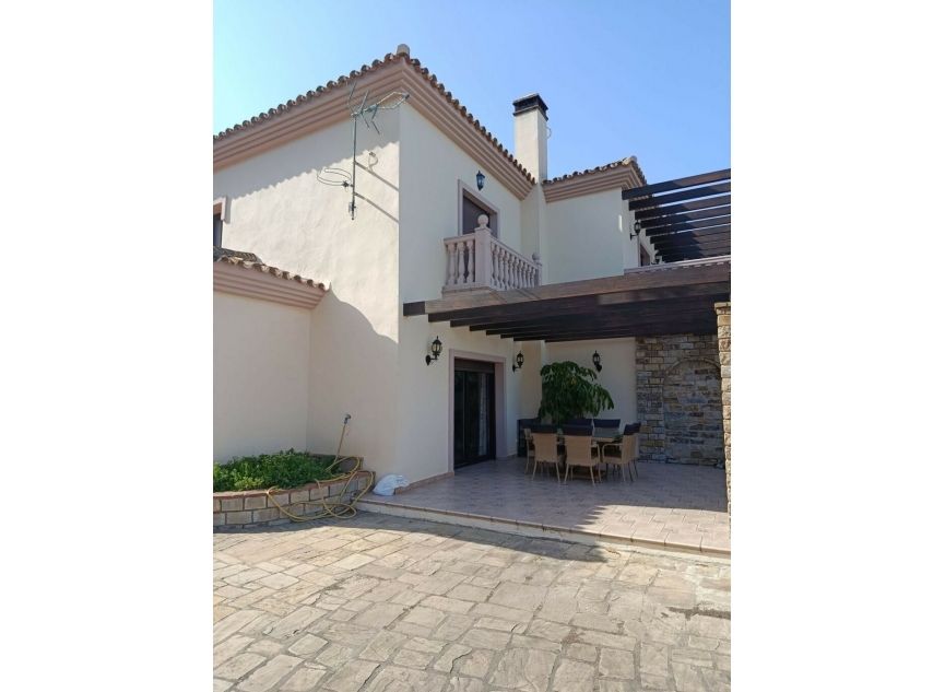Resale - House -
Casares Playa