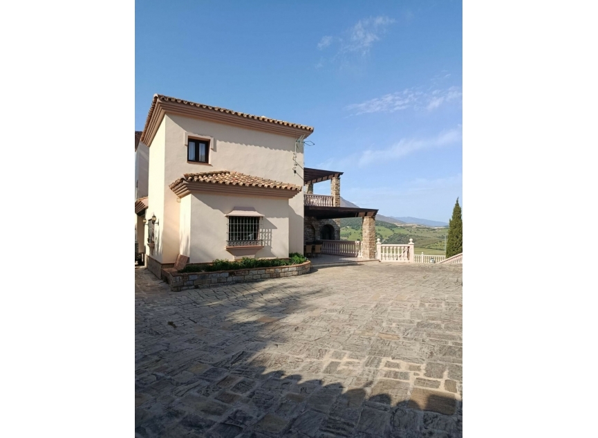 Resale - House -
Casares Playa
