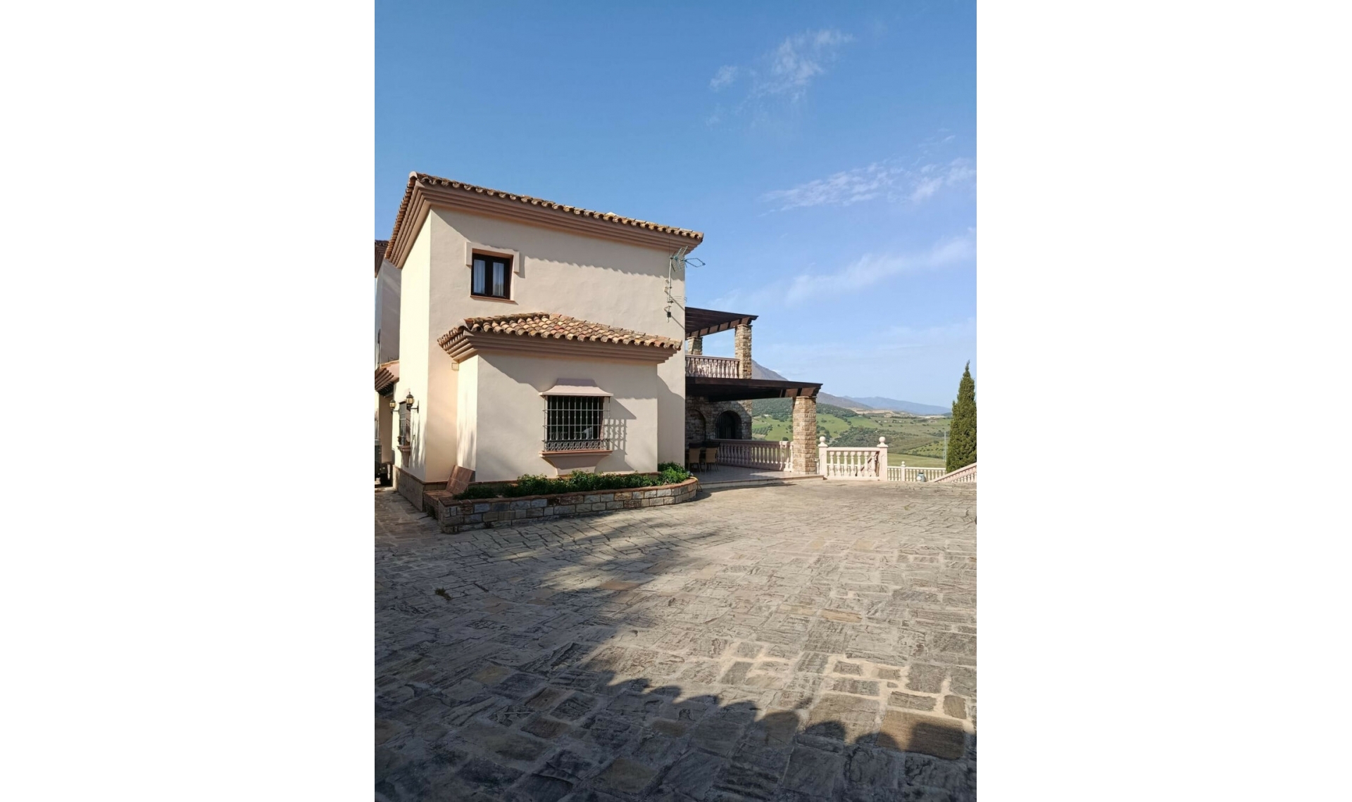 Resale - House -
Casares Playa