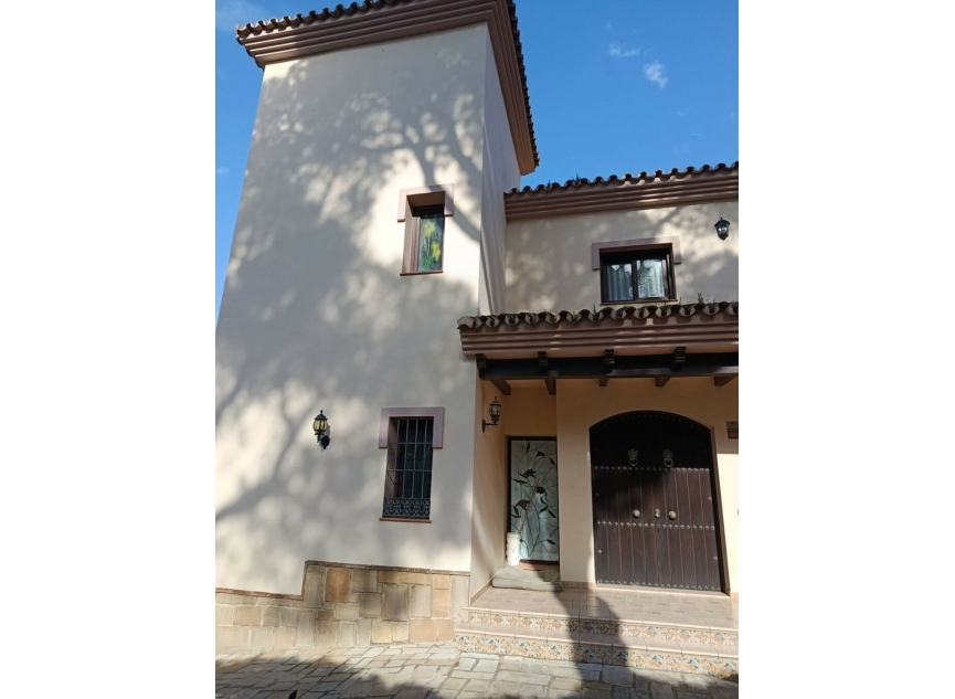 Resale - House -
Casares Playa