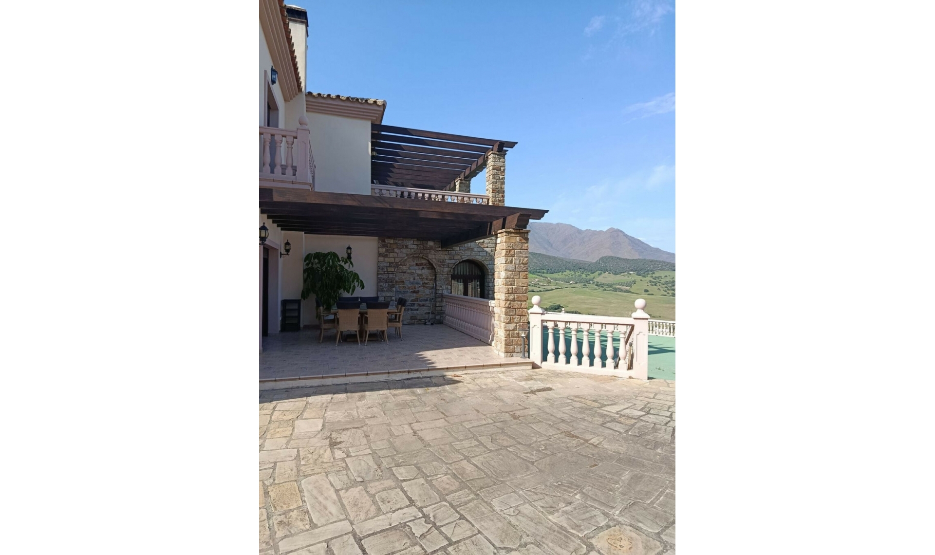 Resale - House -
Casares Playa