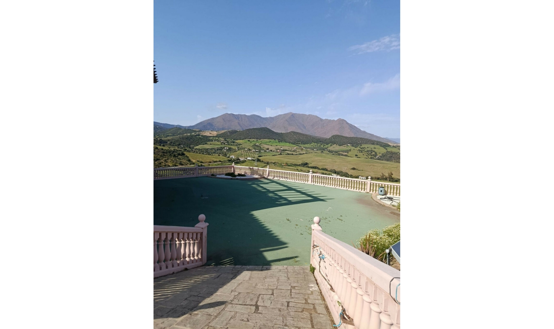 Resale - House -
Casares Playa