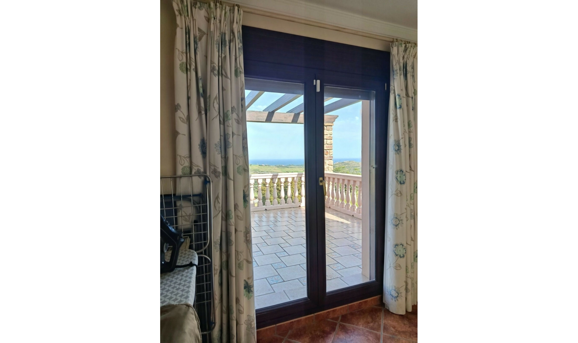 Resale - House -
Casares Playa