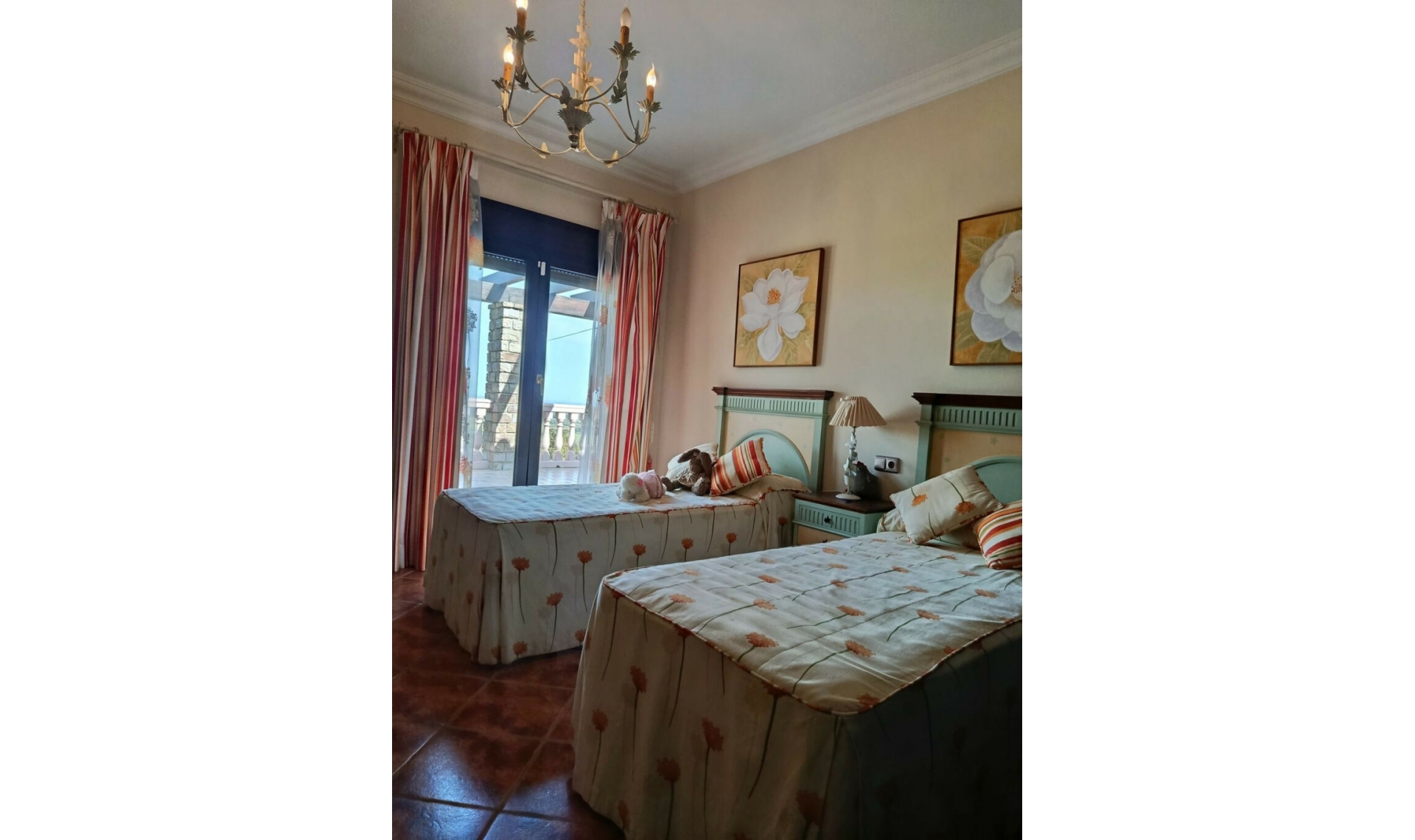 Resale - House -
Casares Playa