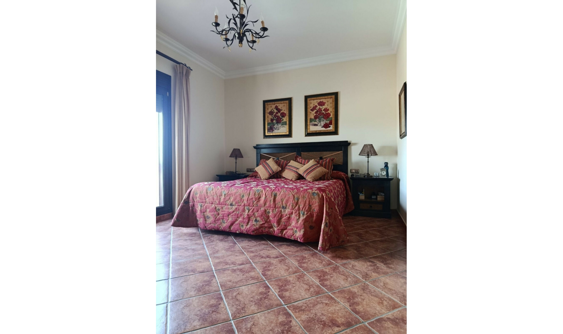 Resale - House -
Casares Playa