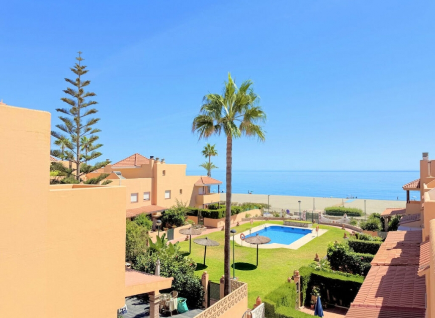 Resale - House -
Casares Playa