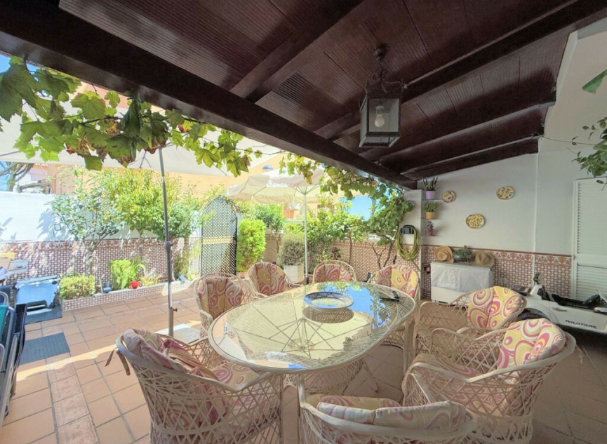 Resale - House -
Casares Playa