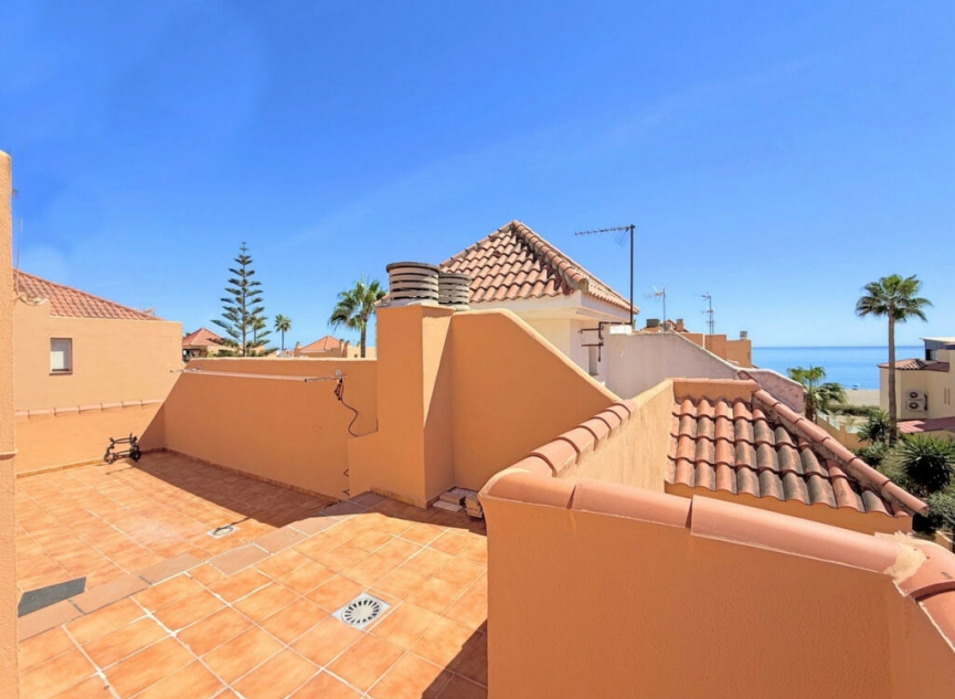 Resale - House -
Casares Playa