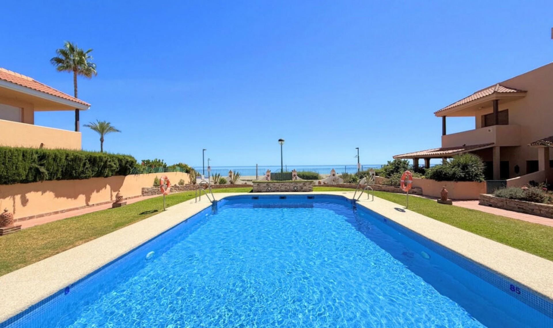 Resale - House -
Casares Playa