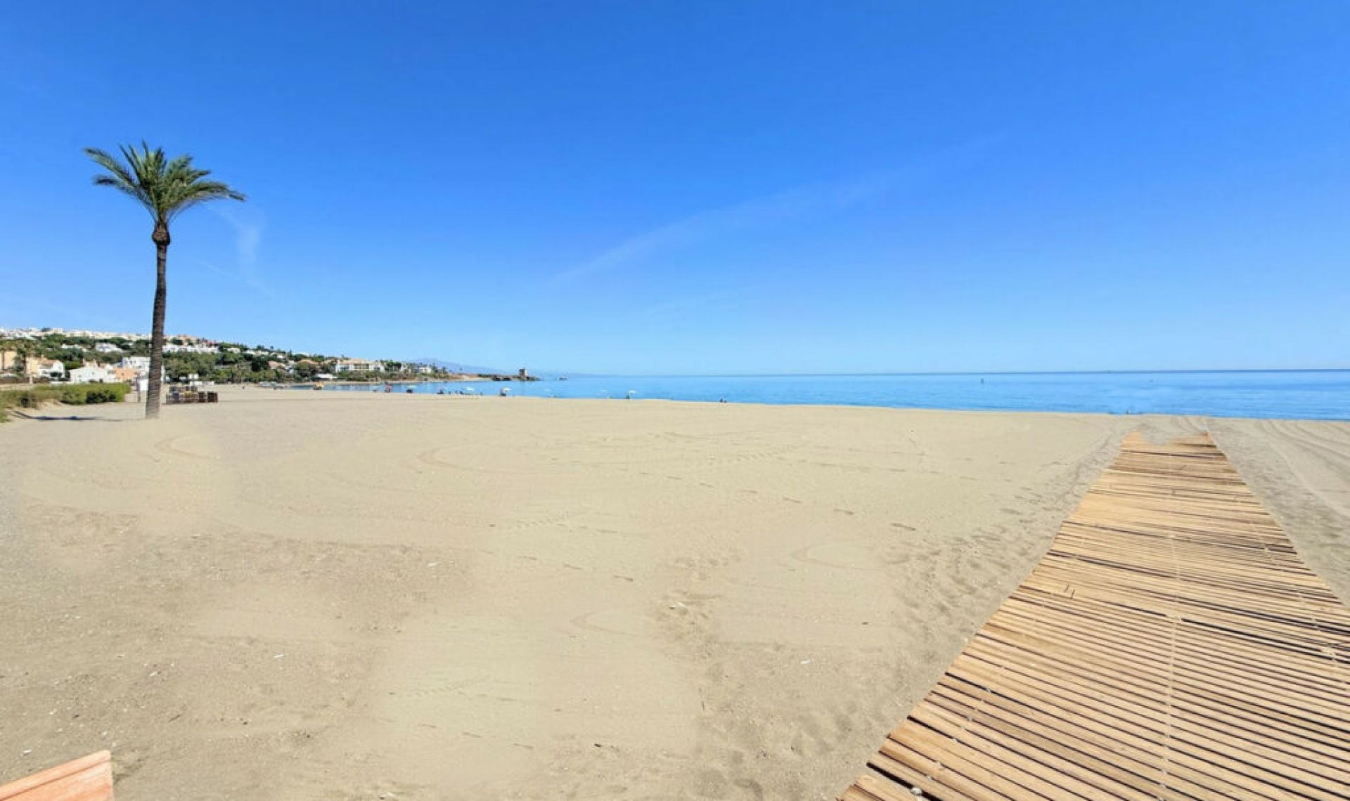 Resale - House -
Casares Playa