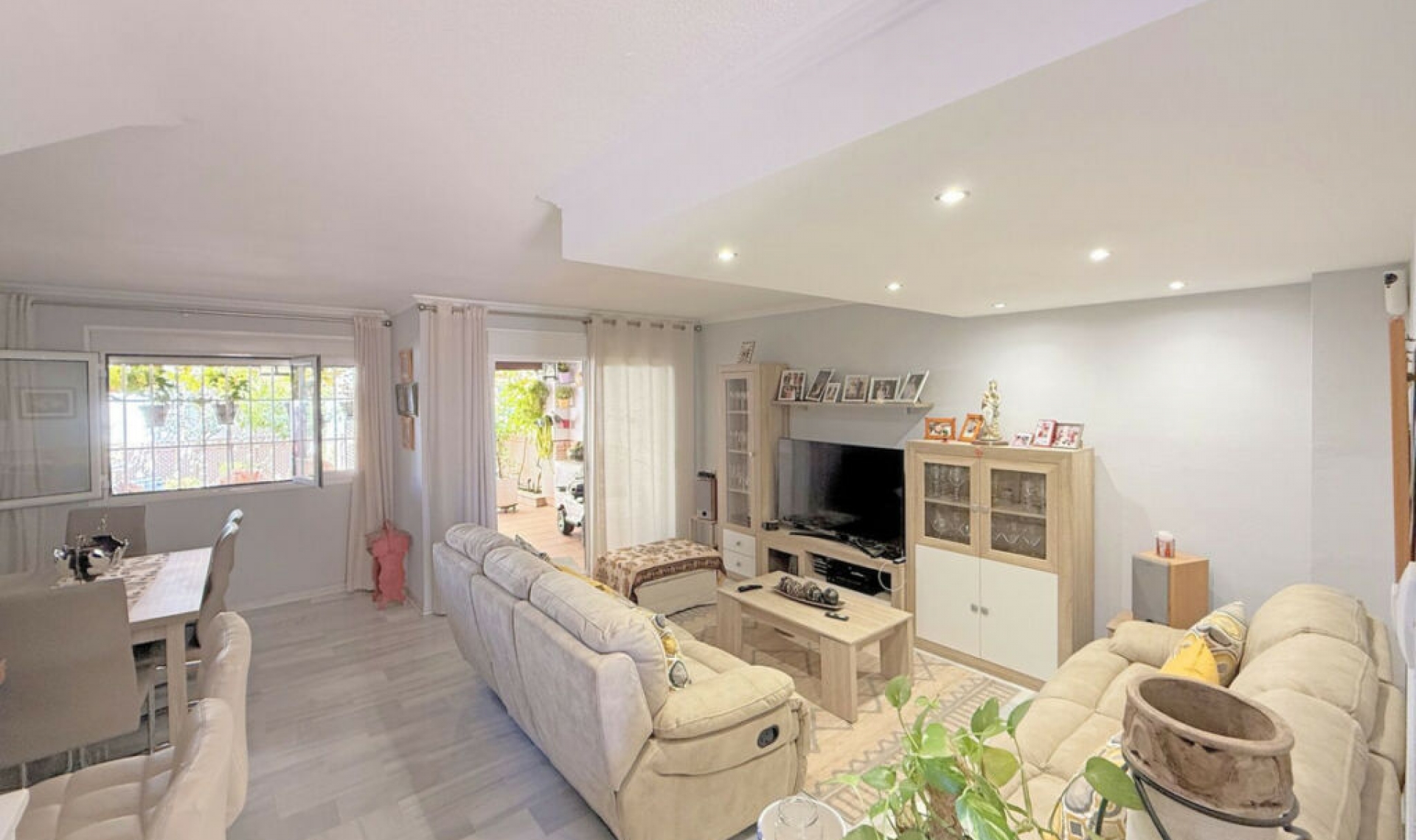 Resale - House -
Casares Playa