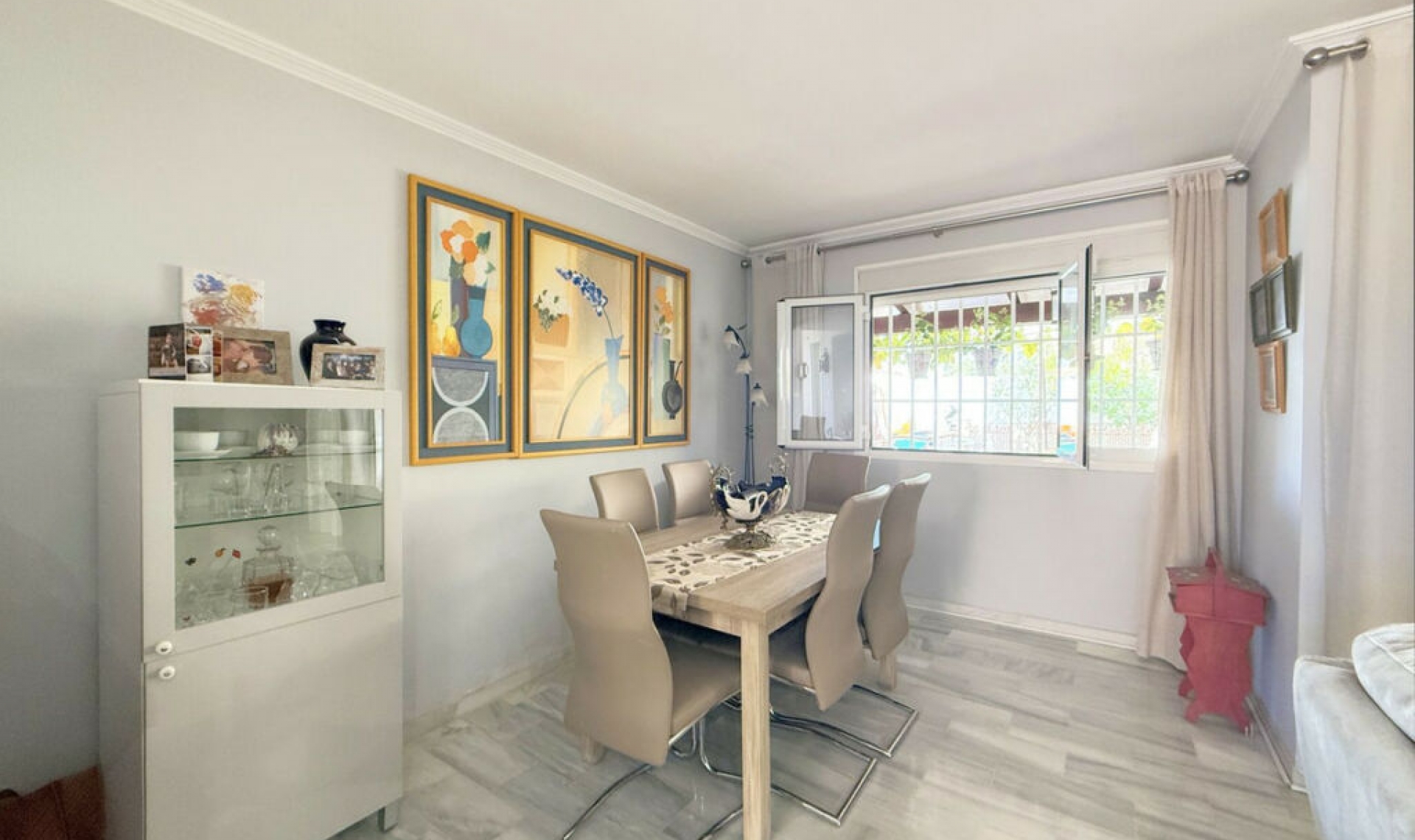 Resale - House -
Casares Playa