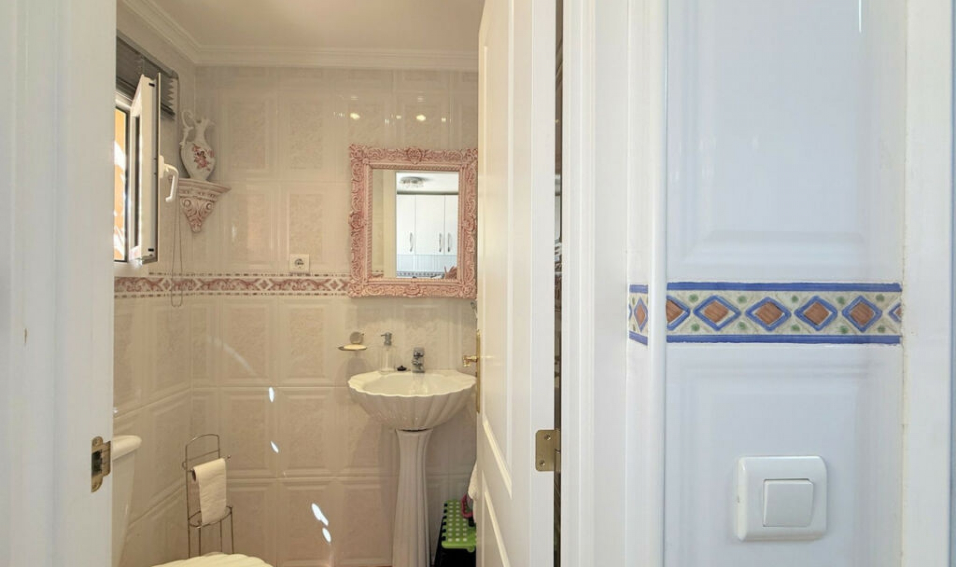 Resale - House -
Casares Playa