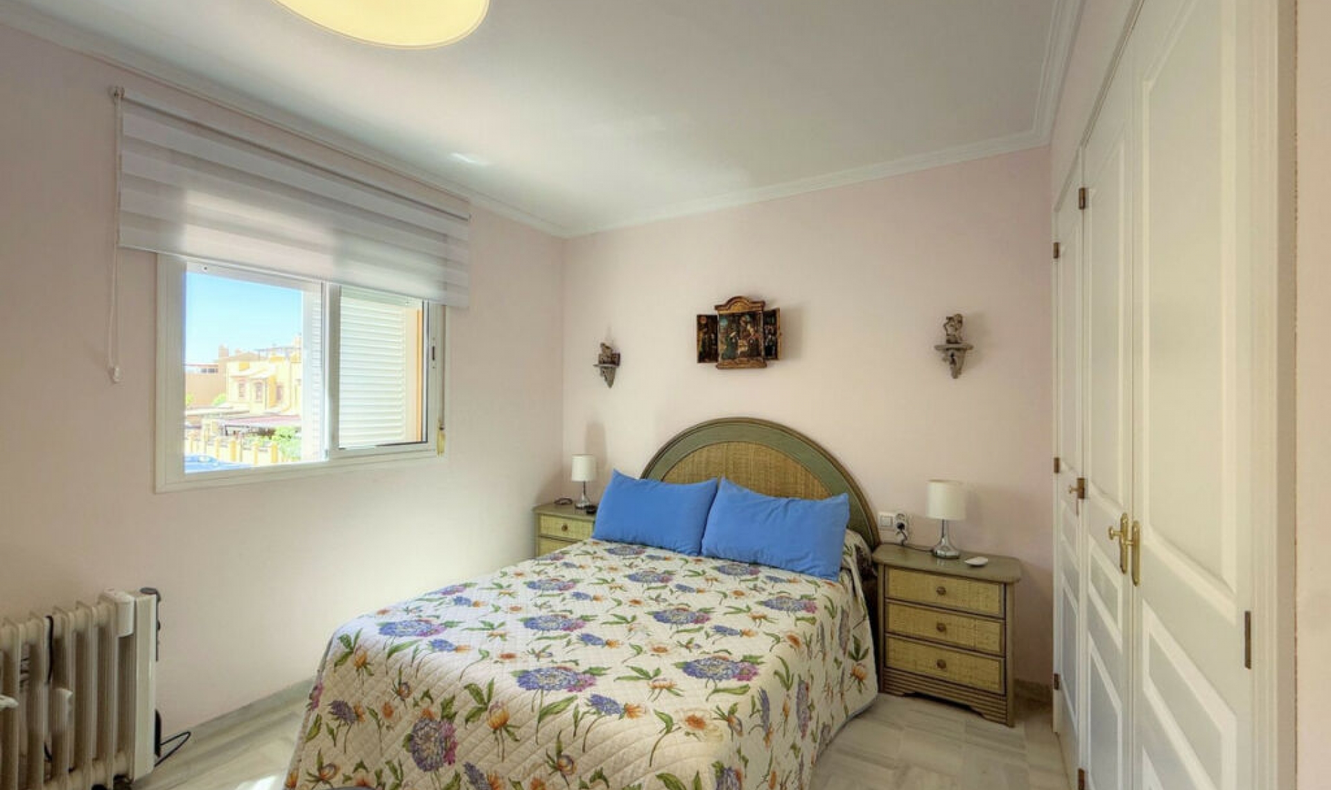 Resale - House -
Casares Playa