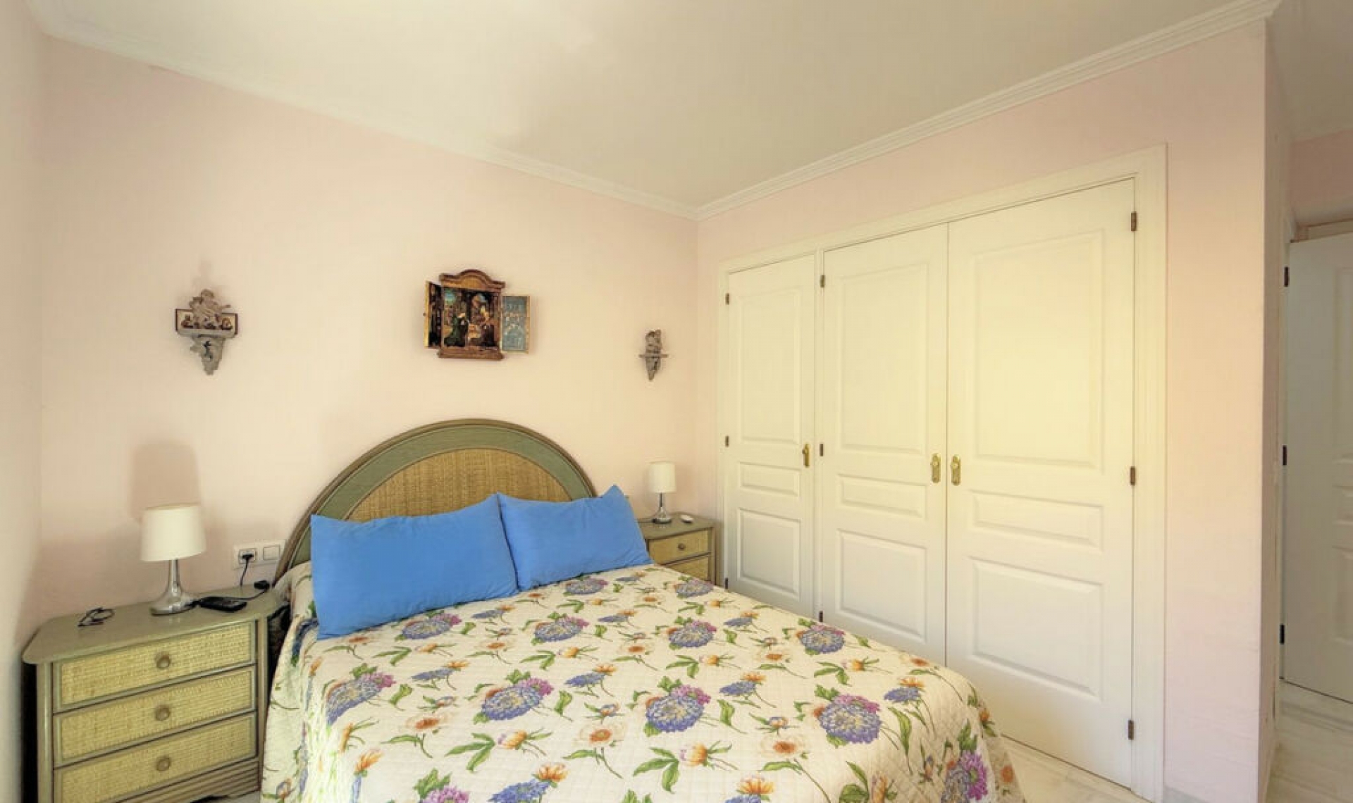 Resale - House -
Casares Playa