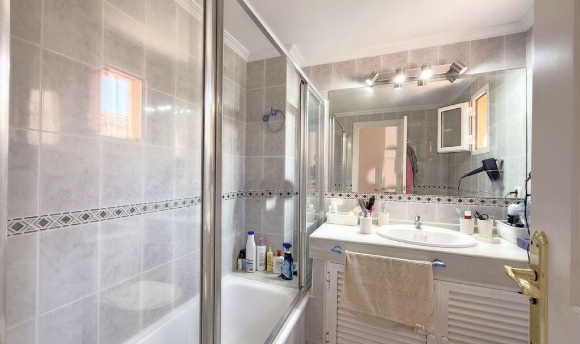 Resale - House -
Casares Playa