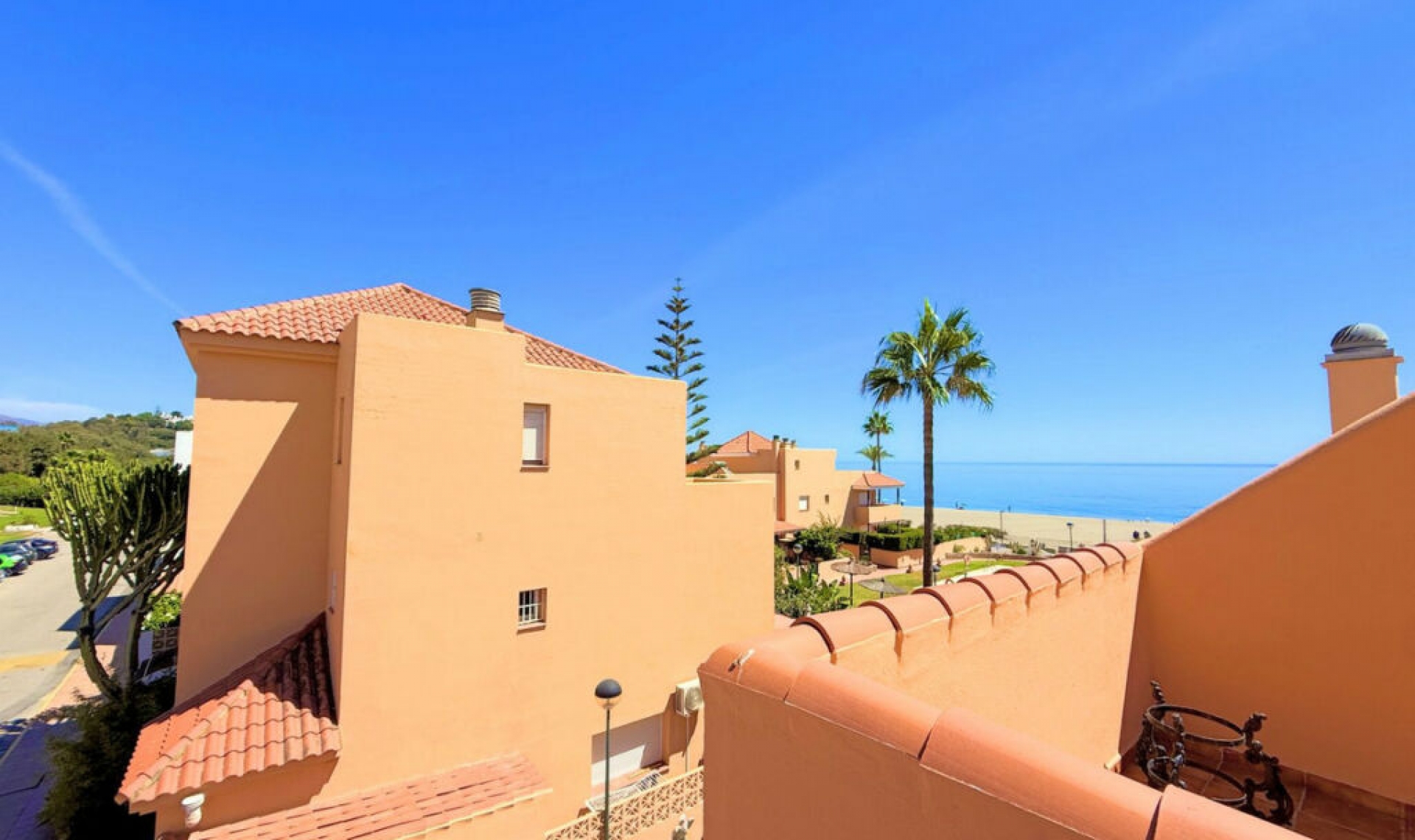 Resale - House -
Casares Playa