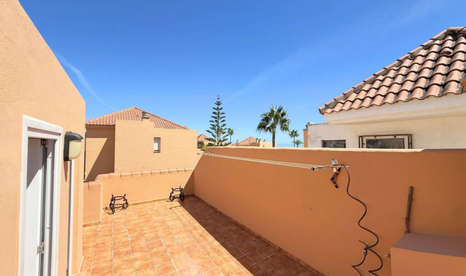 Resale - House -
Casares Playa