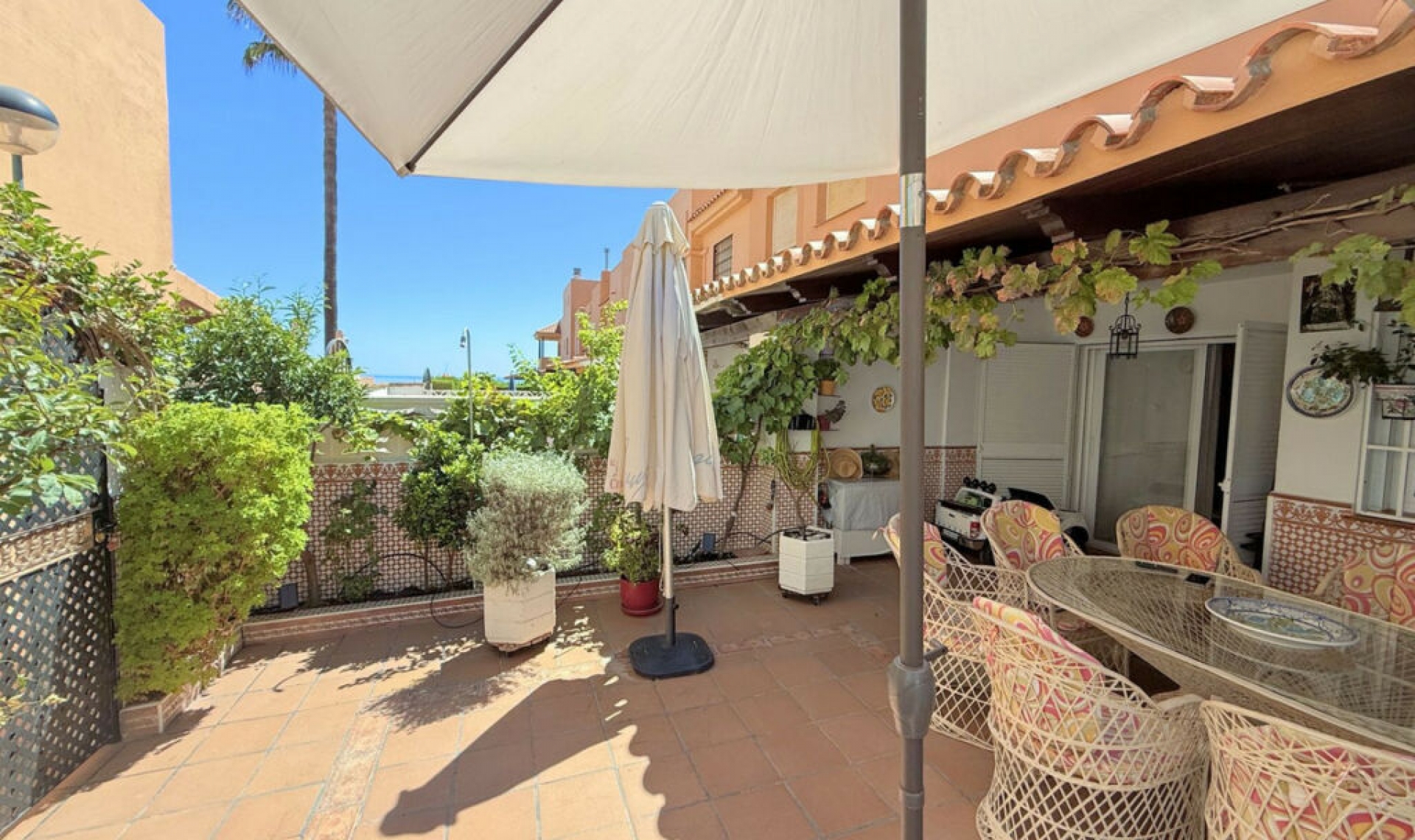 Resale - House -
Casares Playa