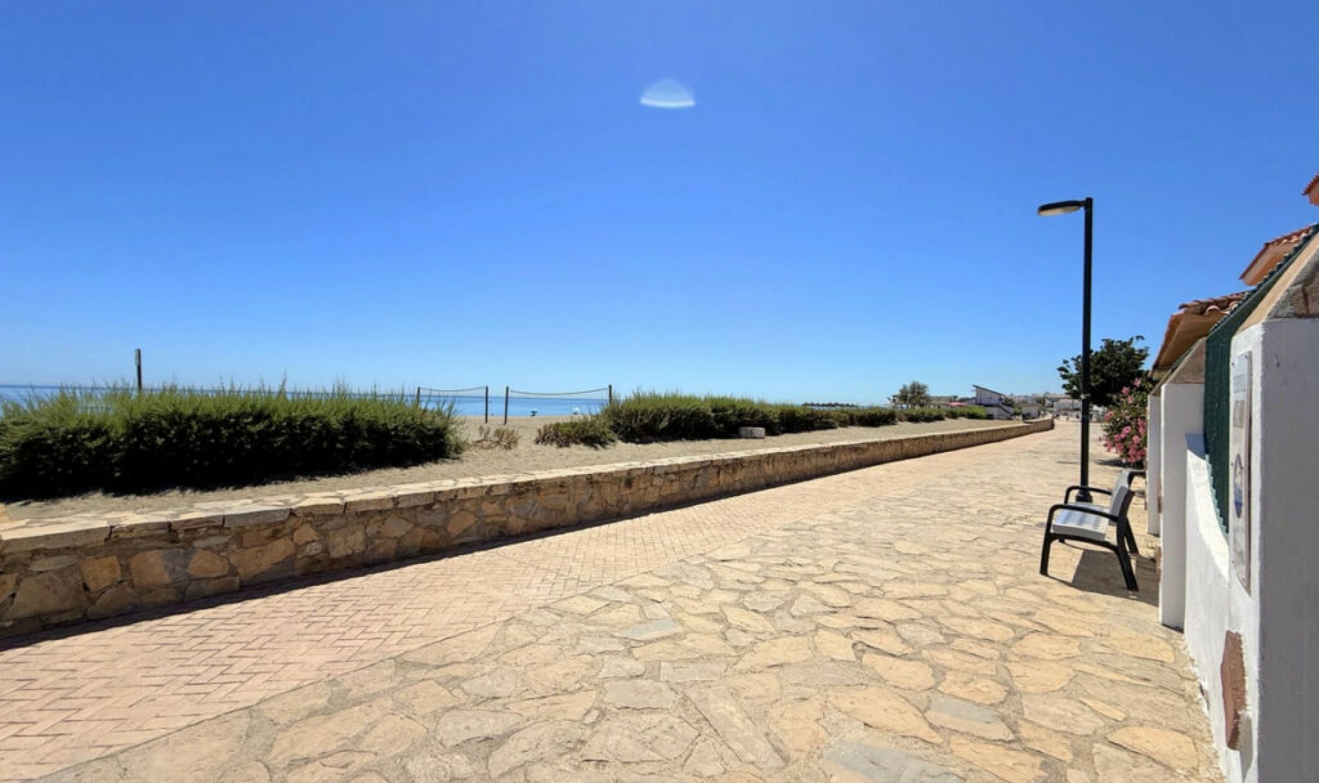 Resale - House -
Casares Playa