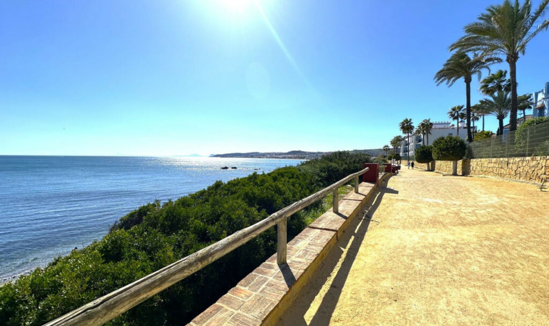 Resale - House -
Casares Playa