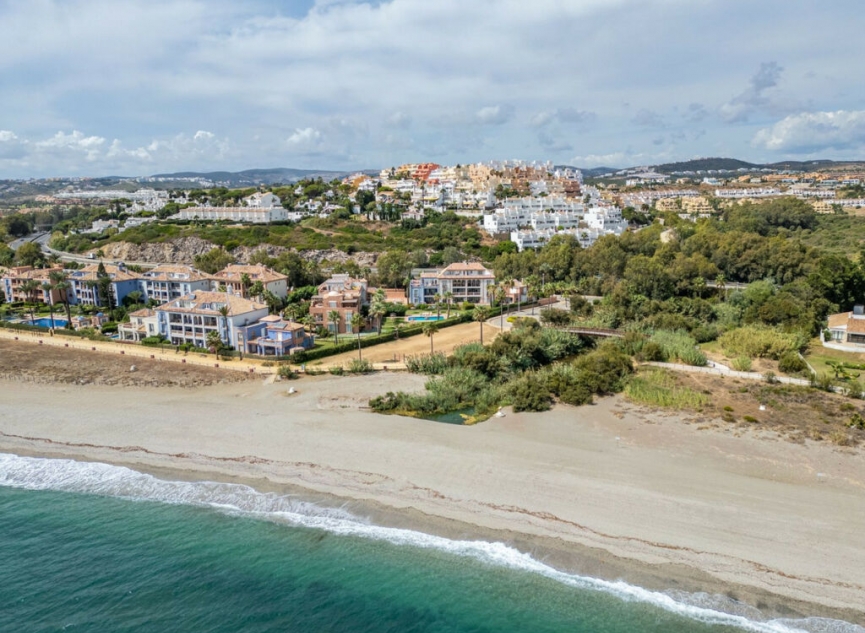 Resale - House -
Casares Playa