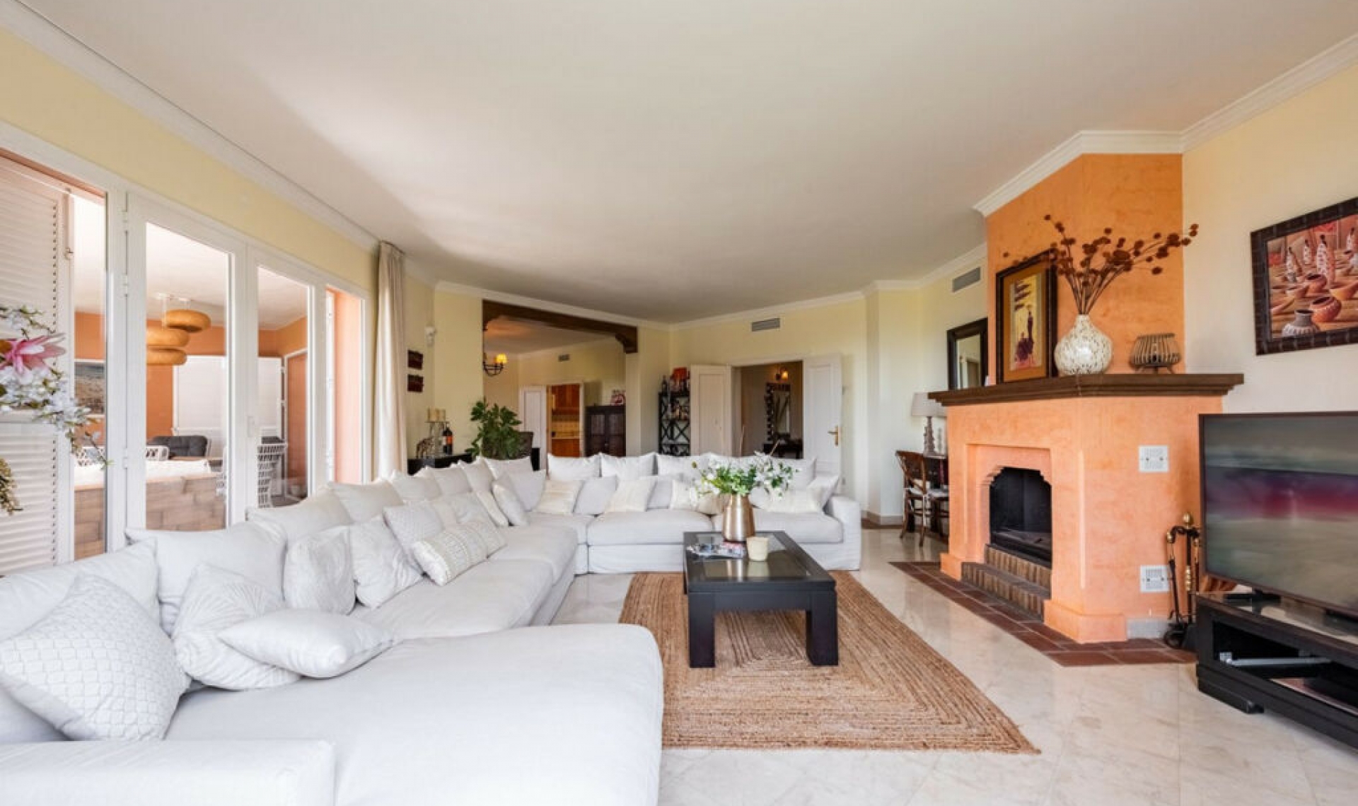 Resale - House -
Casares Playa