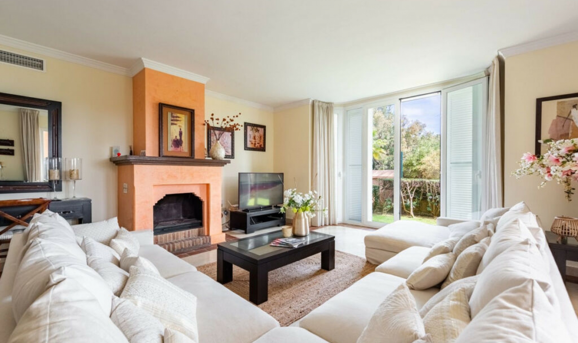 Resale - House -
Casares Playa