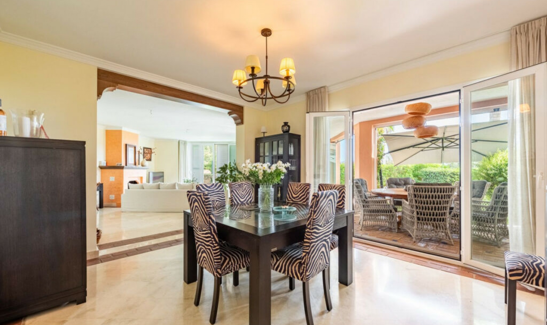 Resale - House -
Casares Playa