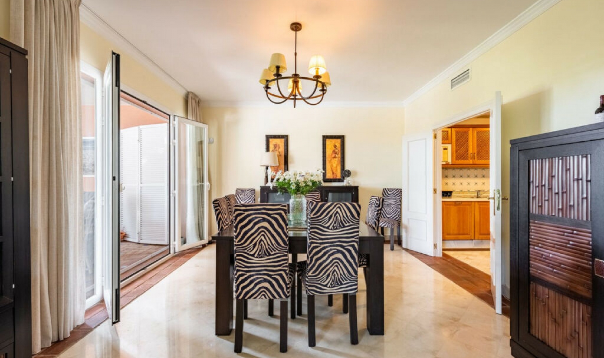 Resale - House -
Casares Playa