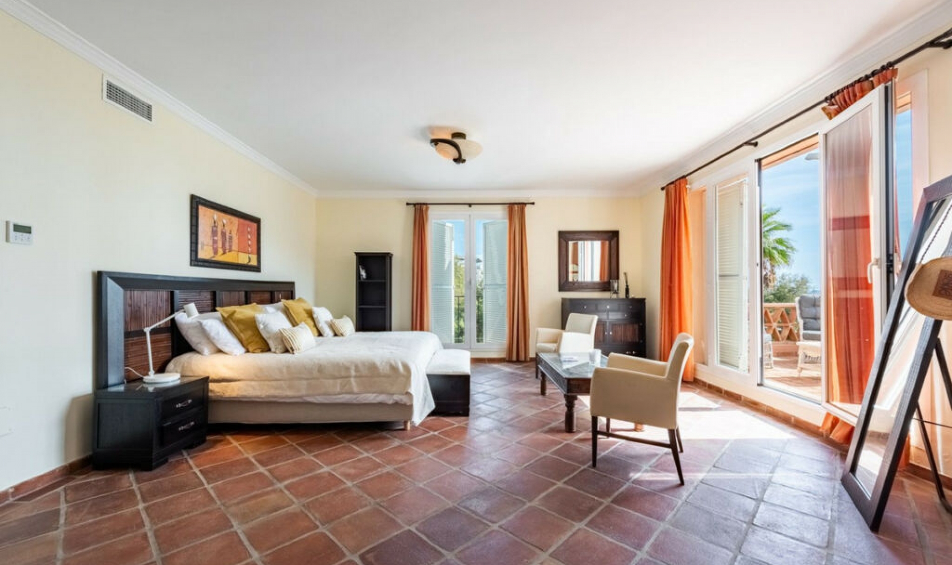 Resale - House -
Casares Playa