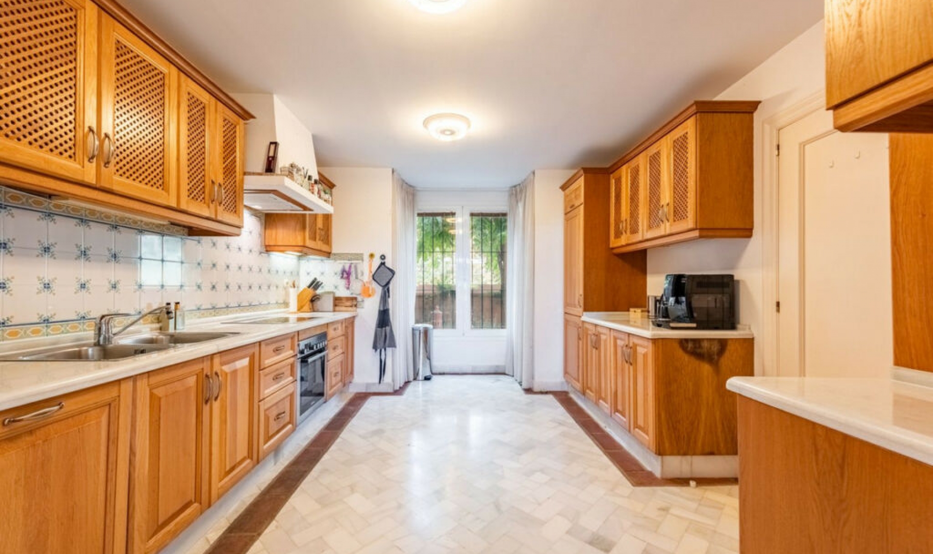 Resale - House -
Casares Playa