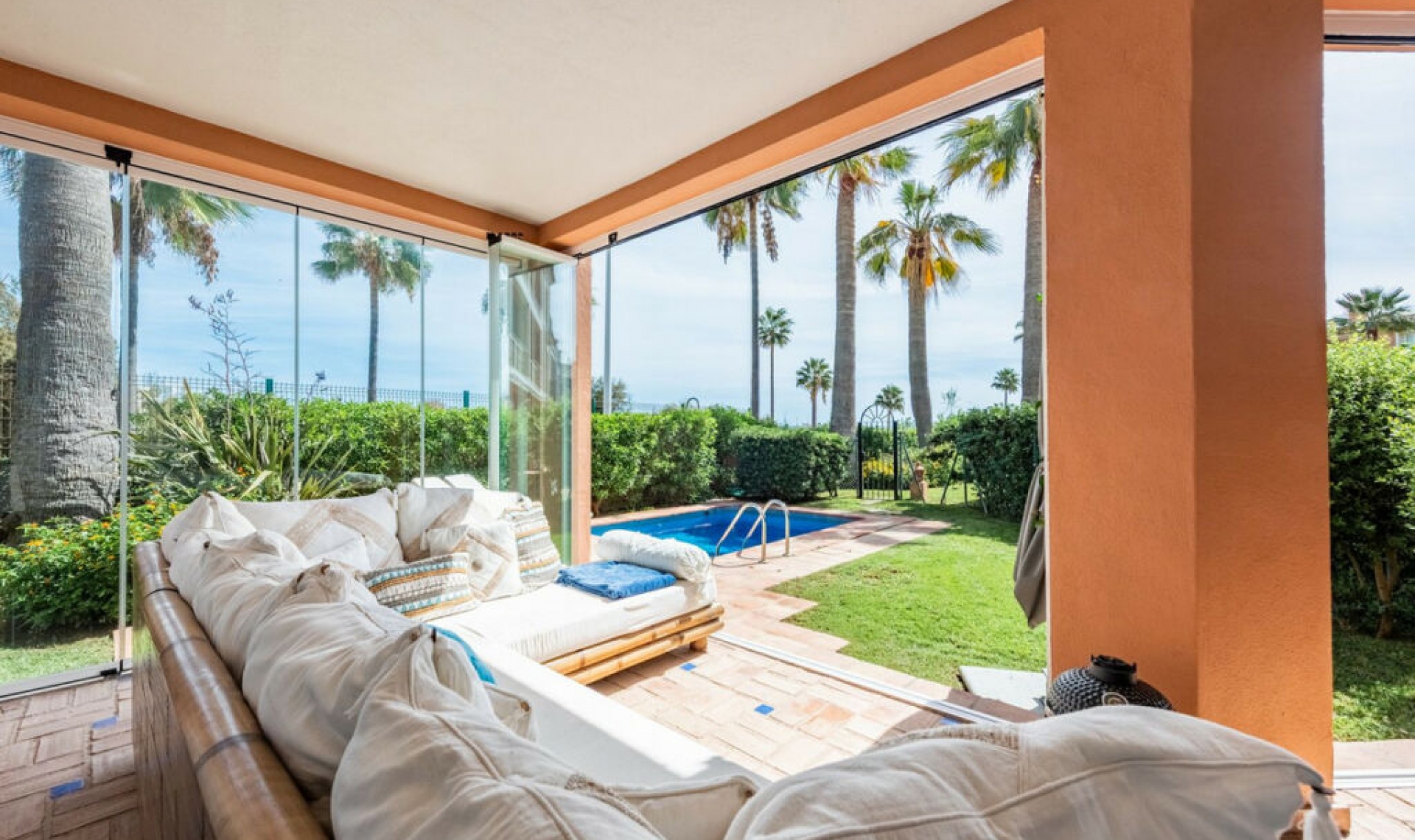 Resale - House -
Casares Playa