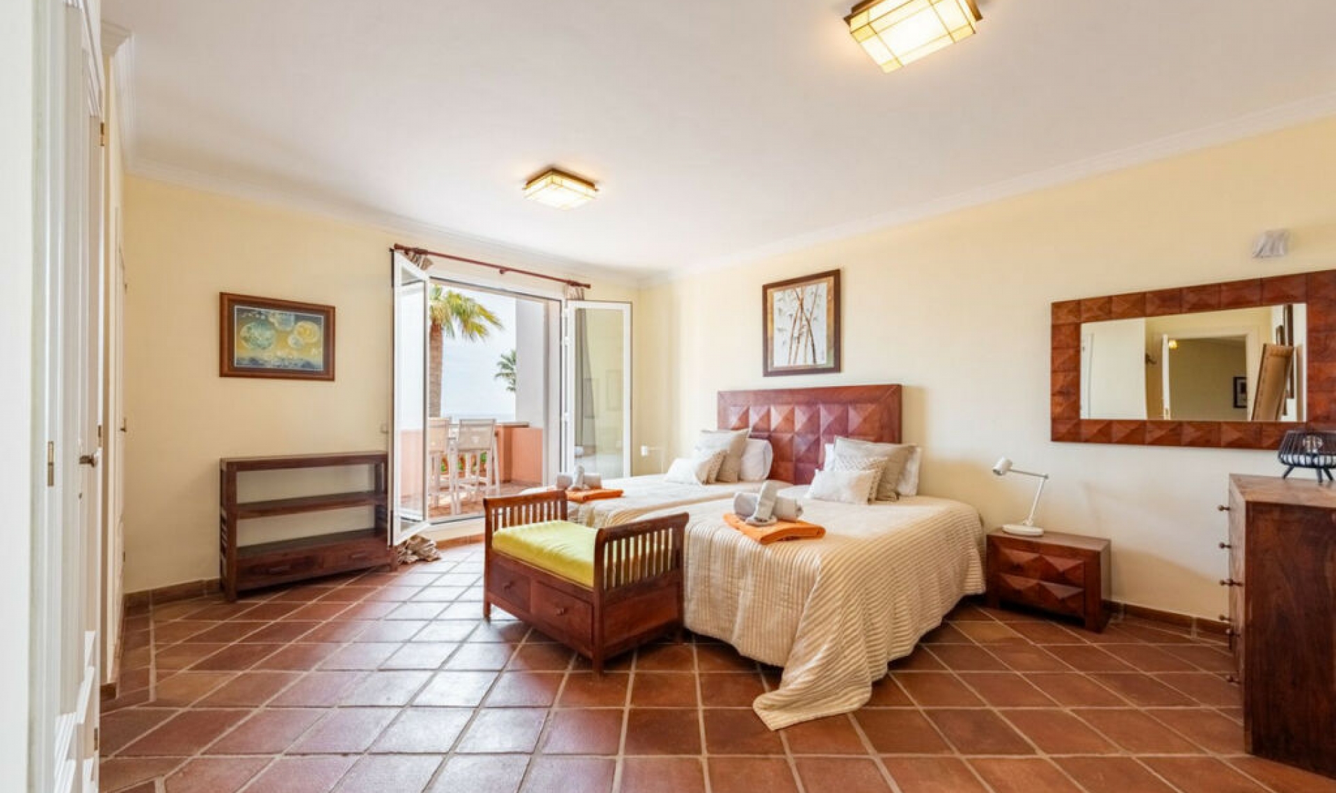 Resale - House -
Casares Playa