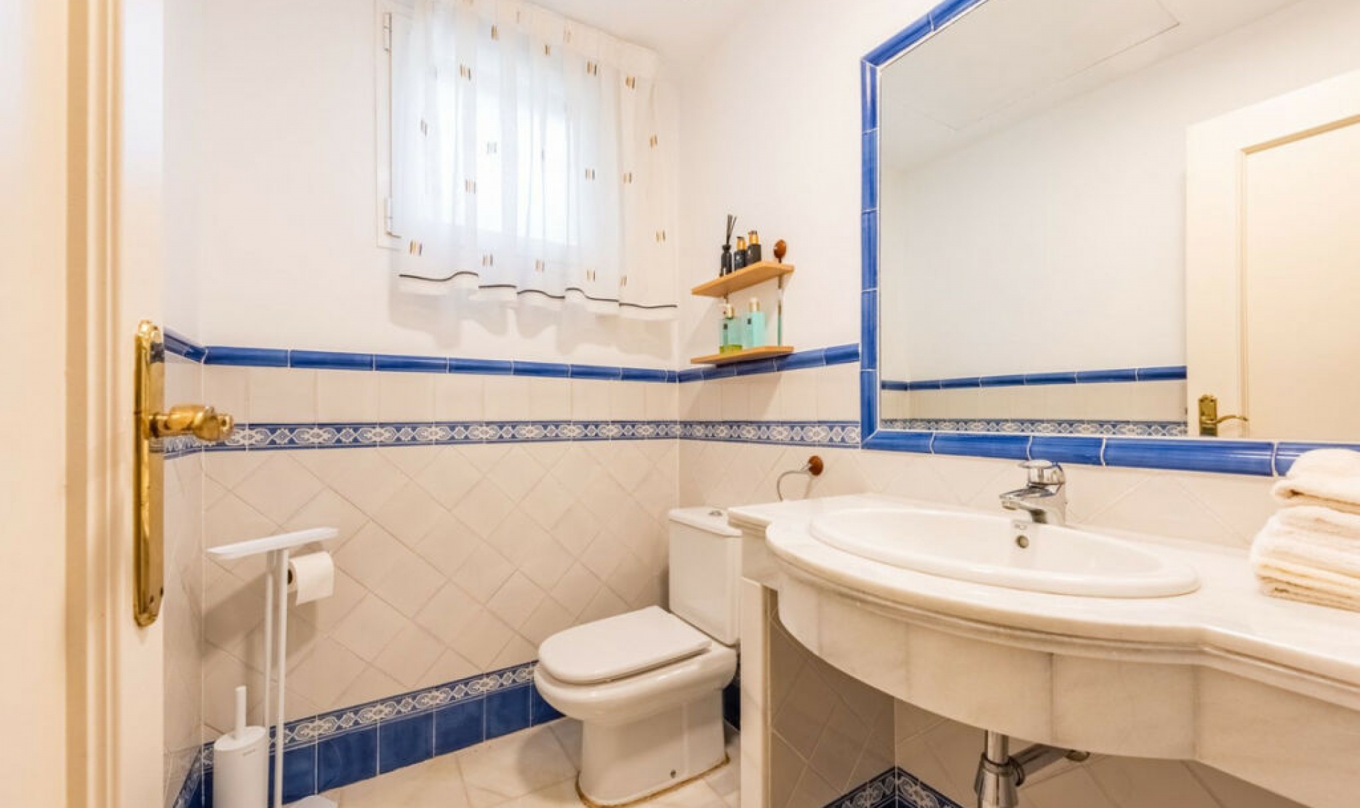 Resale - House -
Casares Playa