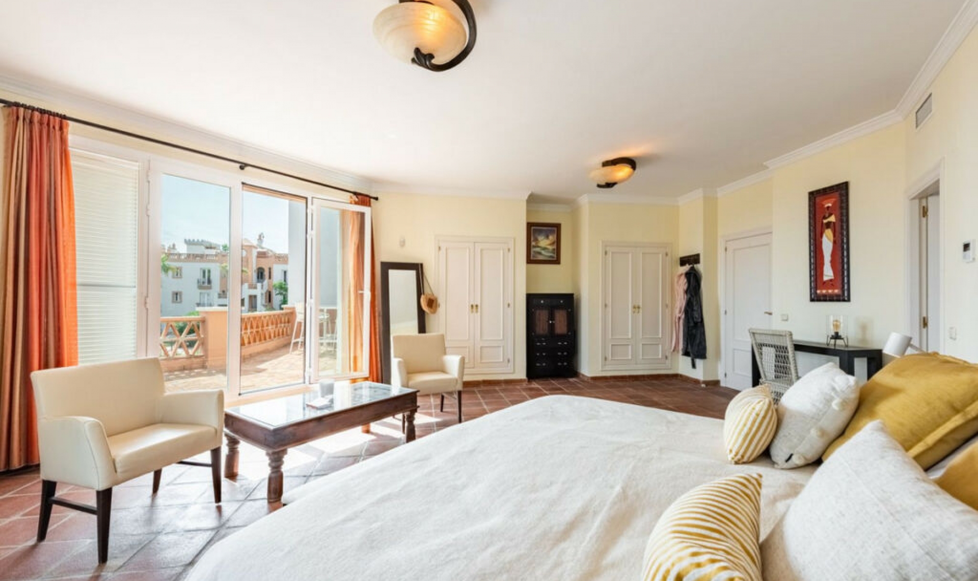 Resale - House -
Casares Playa