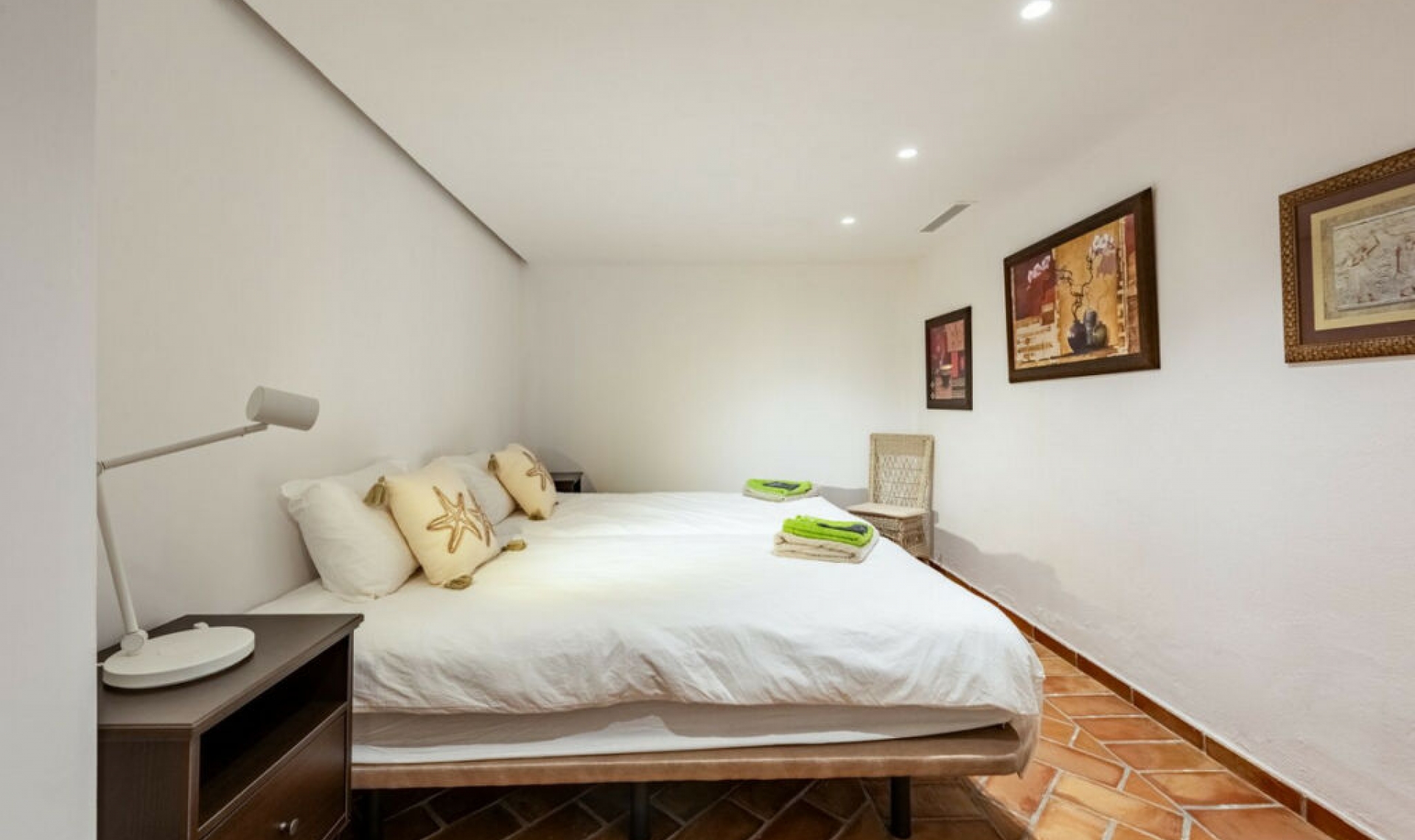 Resale - House -
Casares Playa