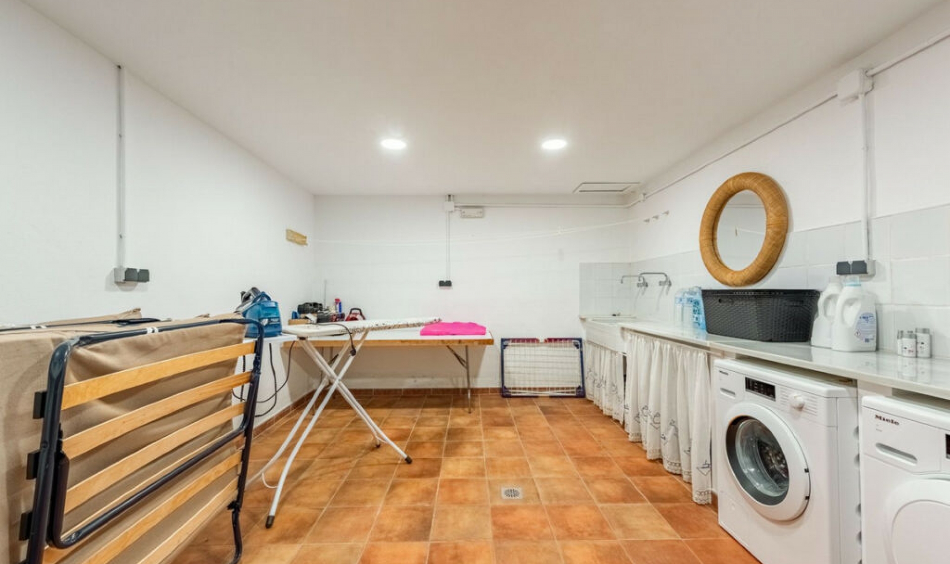 Resale - House -
Casares Playa