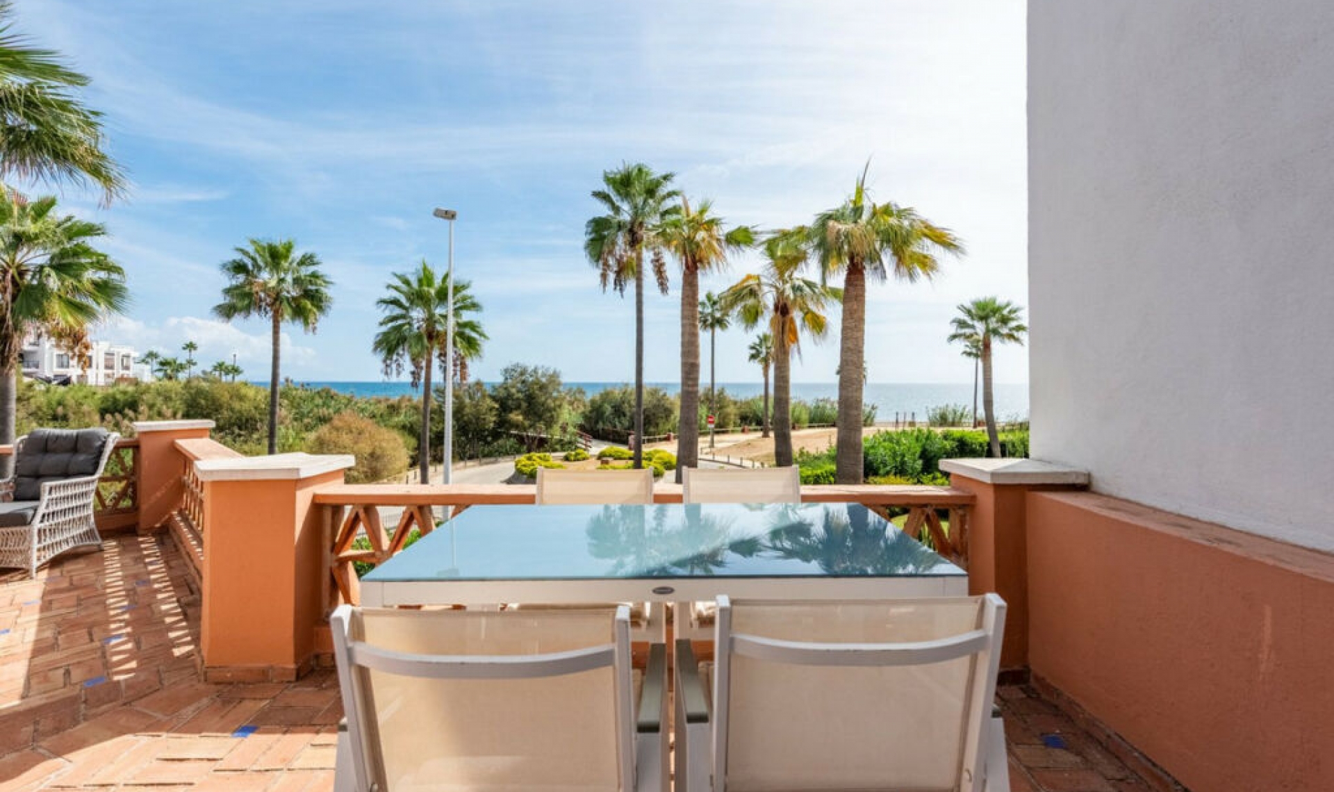 Resale - House -
Casares Playa