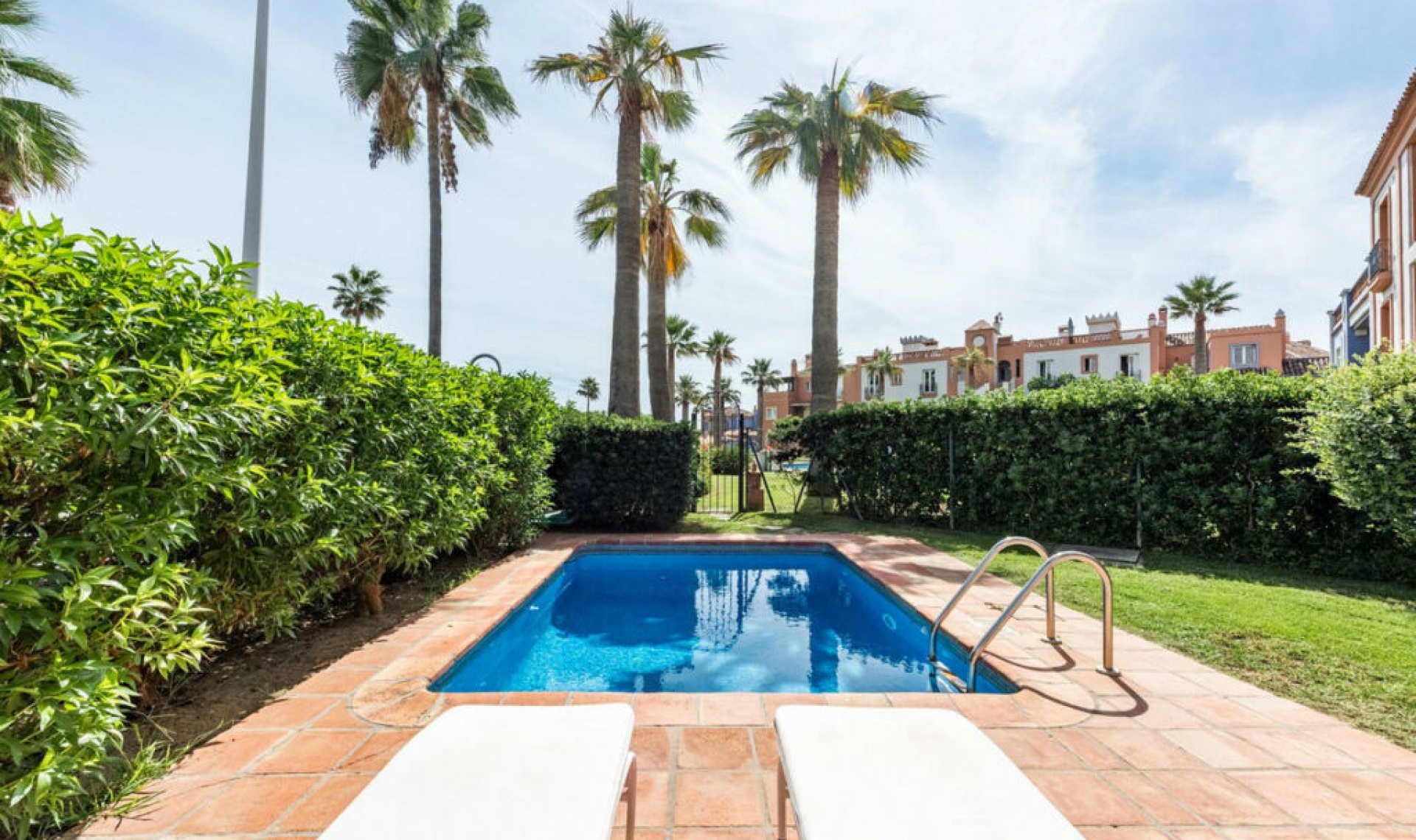 Resale - House -
Casares Playa