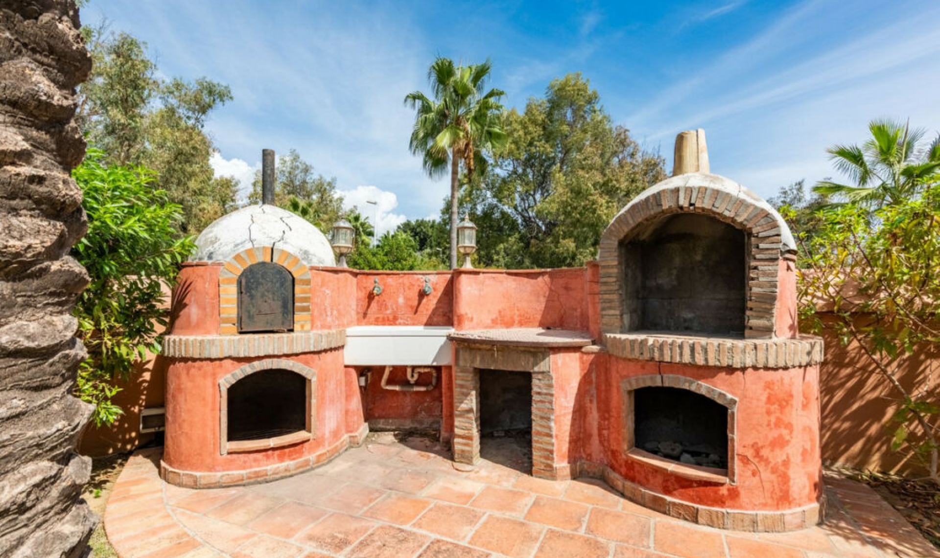 Resale - House -
Casares Playa