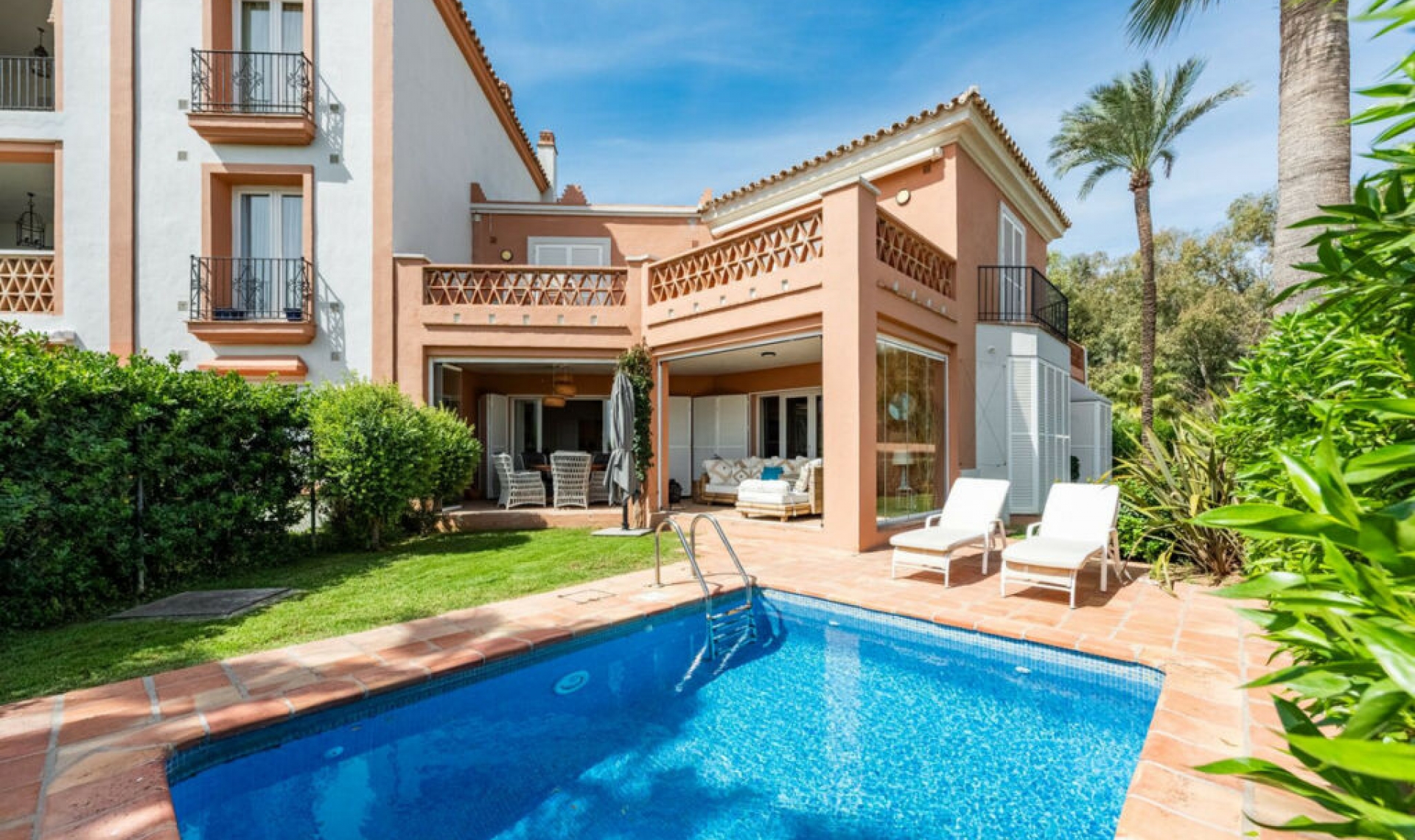 Resale - House -
Casares Playa
