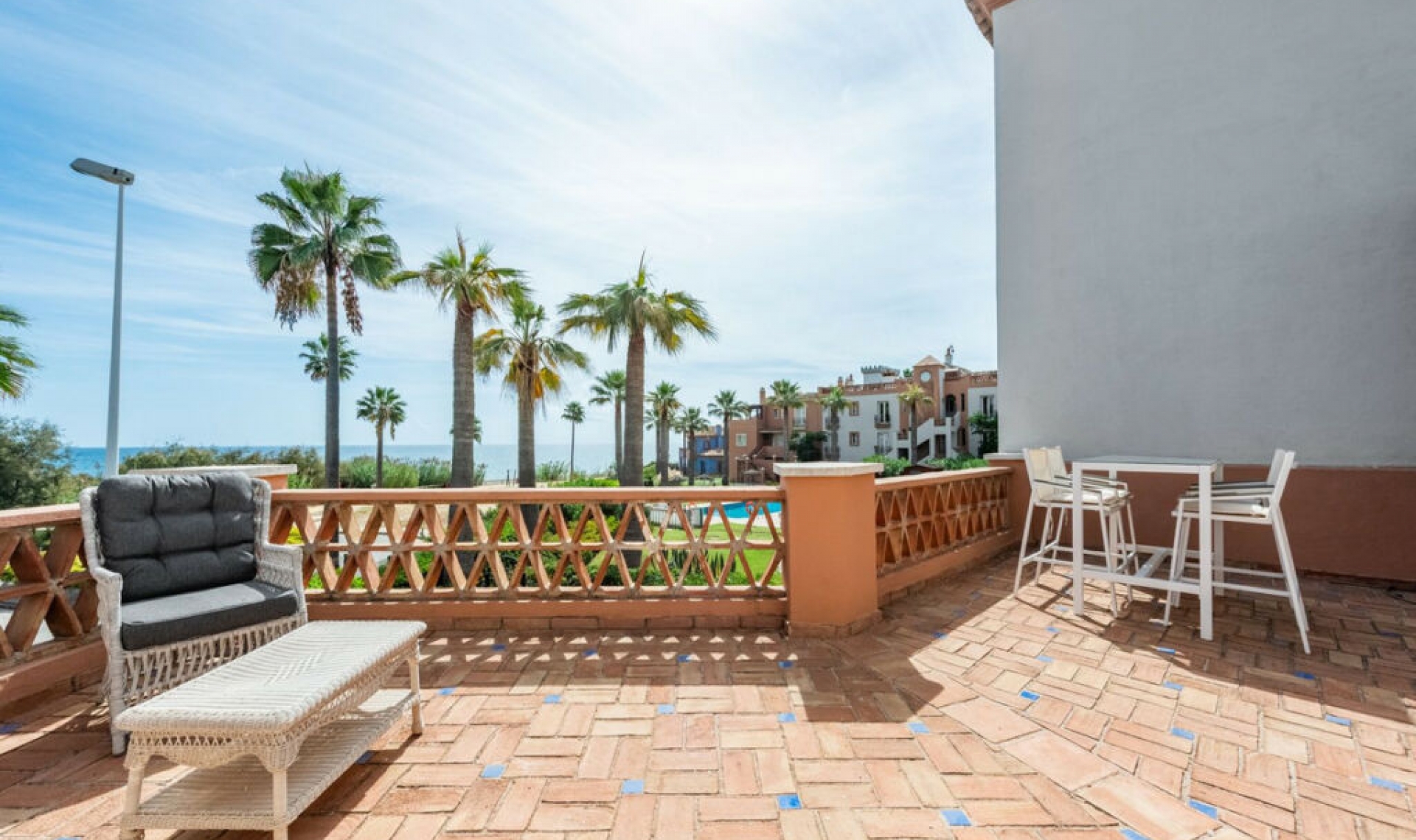Resale - House -
Casares Playa