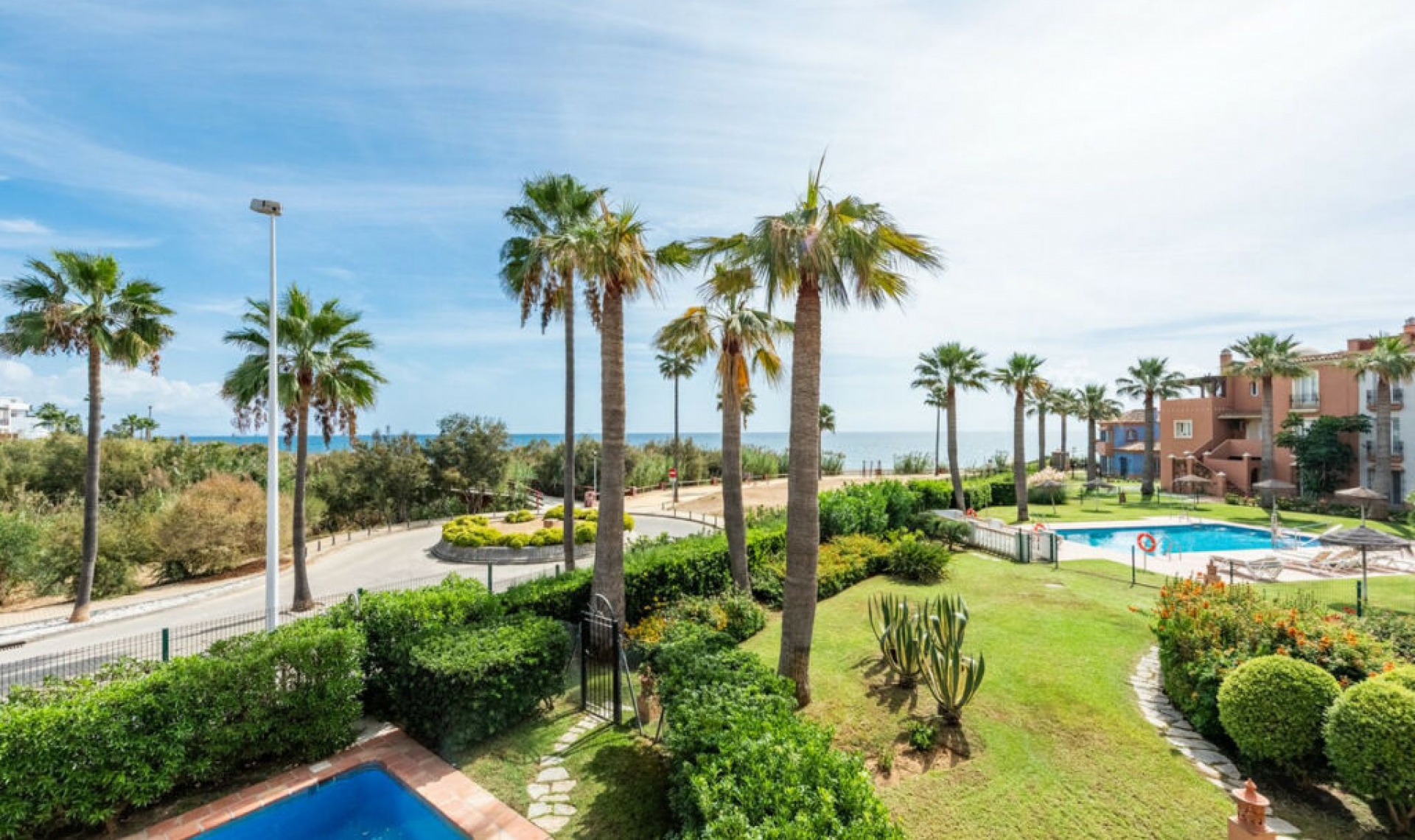 Resale - House -
Casares Playa